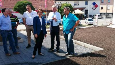 Besichtigung der im Bau befindlichen Außenanlagen im Fürstin Eugenie Domizil, die von der Fa. Zanger hergestellt werden