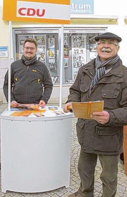 Wahlhelfer der CDU: Christoph Khner und Hermann Schwendemann. 